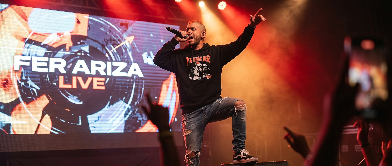 Fer Ariza en concierto — pantalla LED FER ARIZA LIVE